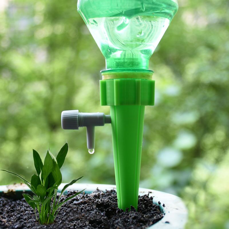 Root Watering Spike - Sistema automatico di irrigazione per piante