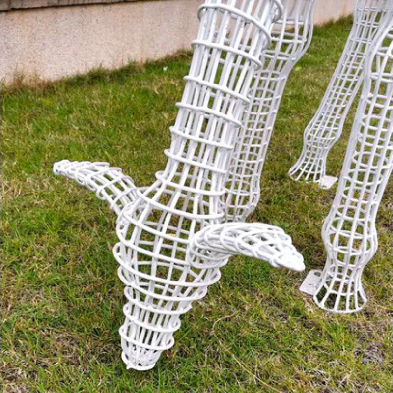 Scultura da giardino a forma d - Gardening Tools Sketch recensione e prezzo